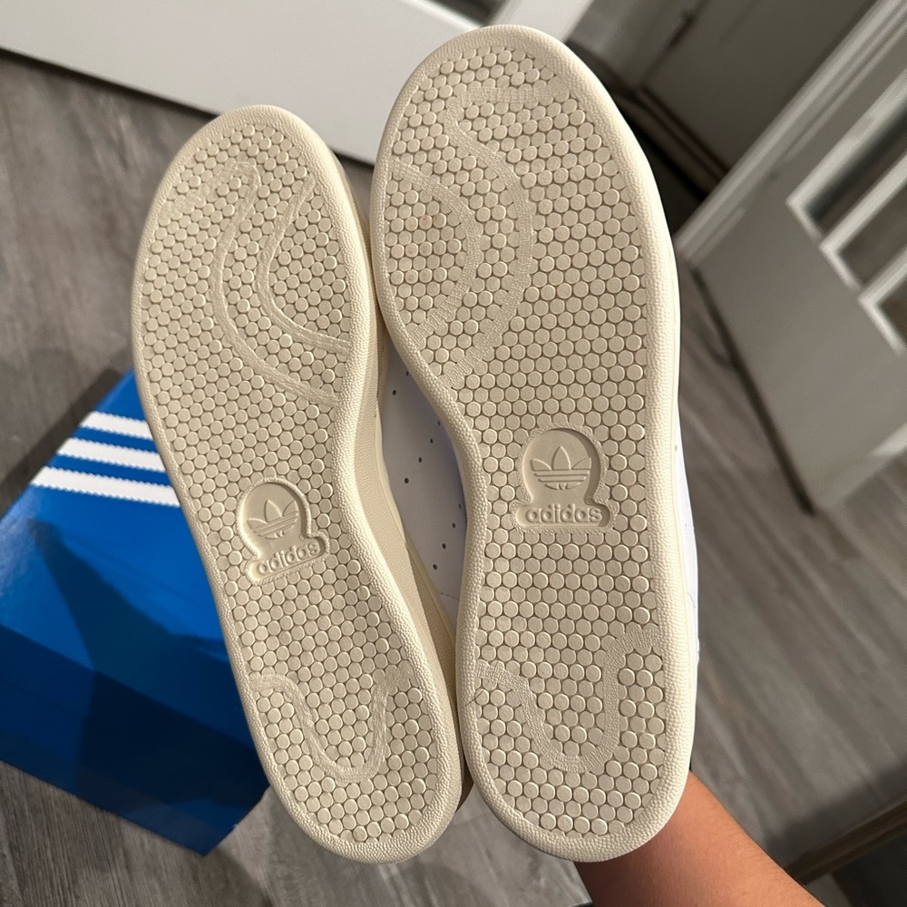 NWT/BOX Stan Smith women’s 9 - Picture 5 of 6
